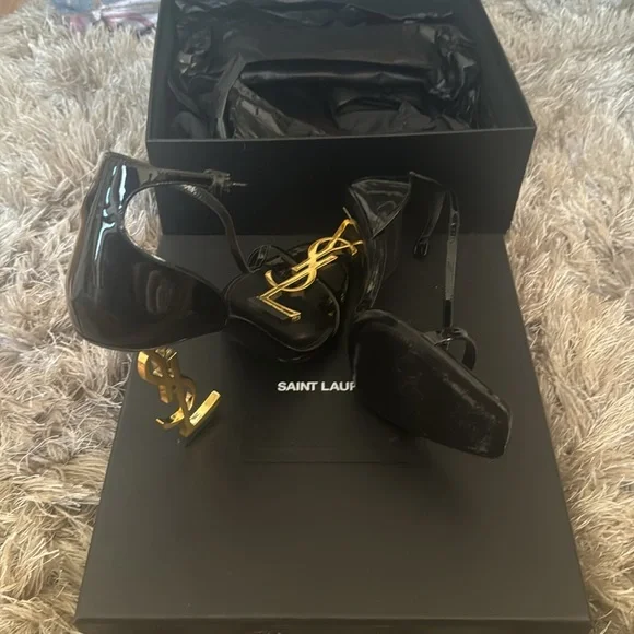 YSL SANDALS WITH GOLD HEELS. Comes in the box. Runs small. Perfect for 8.5/9 - Picture 2 of 5